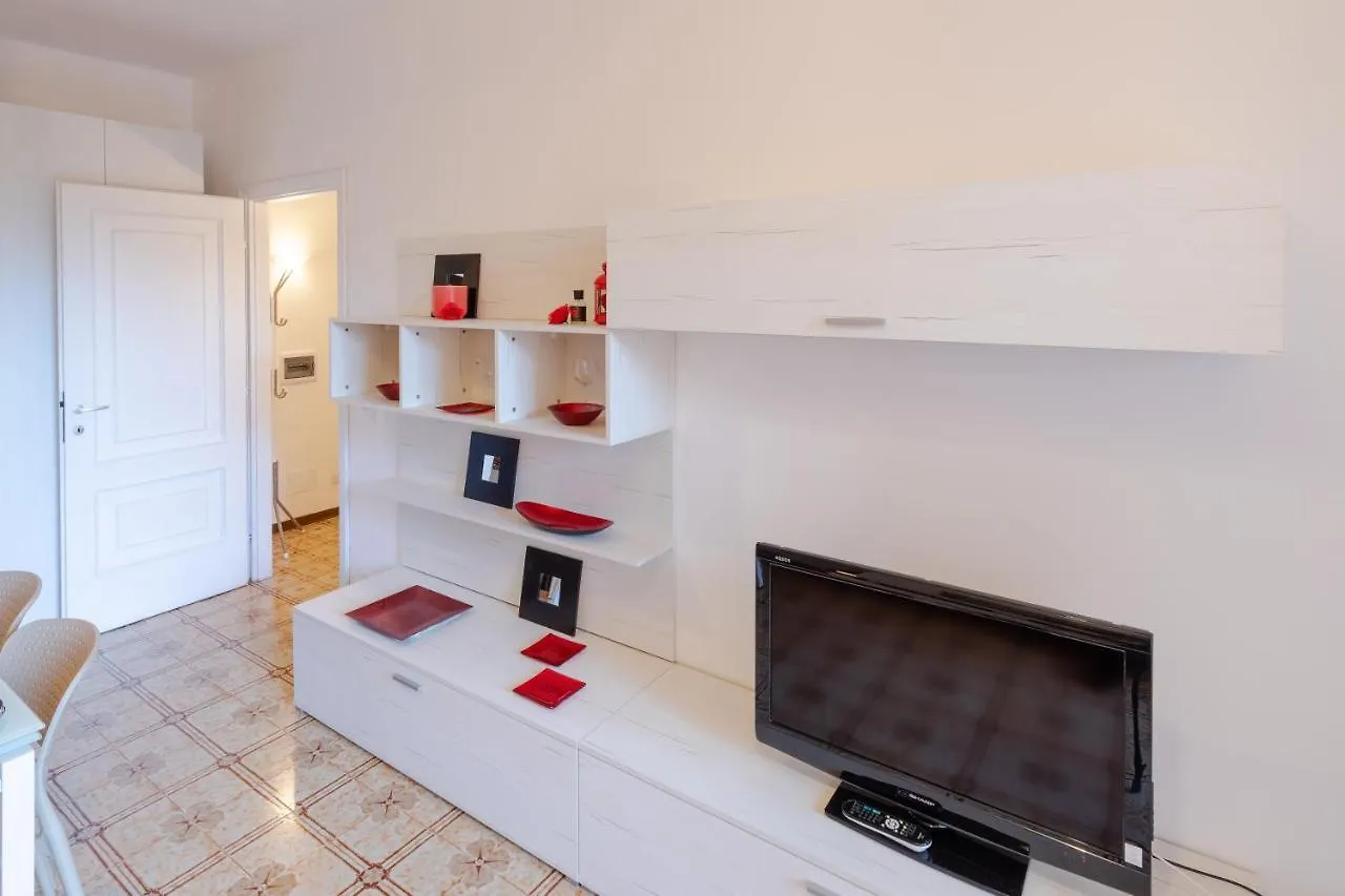 086 - Sunshine Home, 5 Minuti Dalla Spiaggia - Parcheggio Privato Gratis Incluso Ospedaletti 0*,  Italy