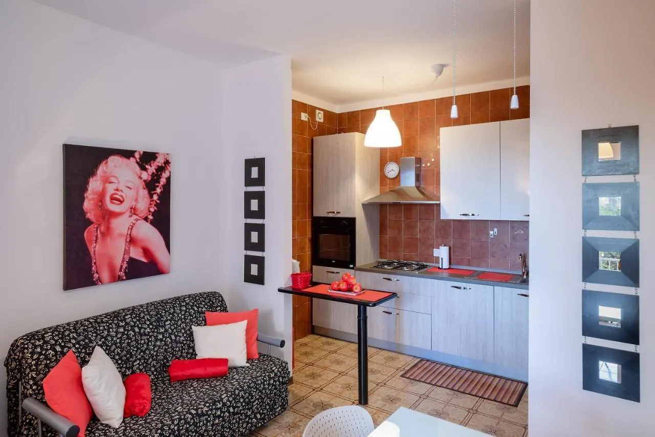 086 - Sunshine Home, 5 Minuti Dalla Spiaggia - Parcheggio Privato Gratis Incluso Ospedaletti Apartment